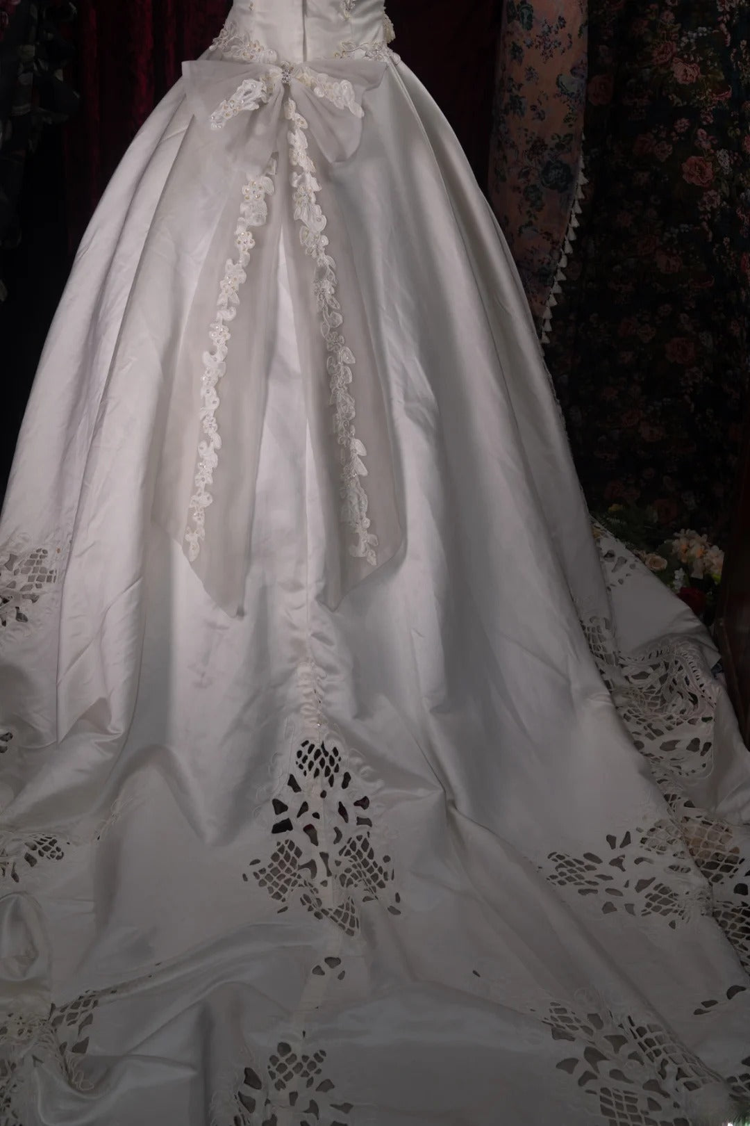 Stunning Ball Gown Strapless 2000s White With Beading Appliqued Long Autumn Winter Bridal Dress Wedding Dresses RB8376