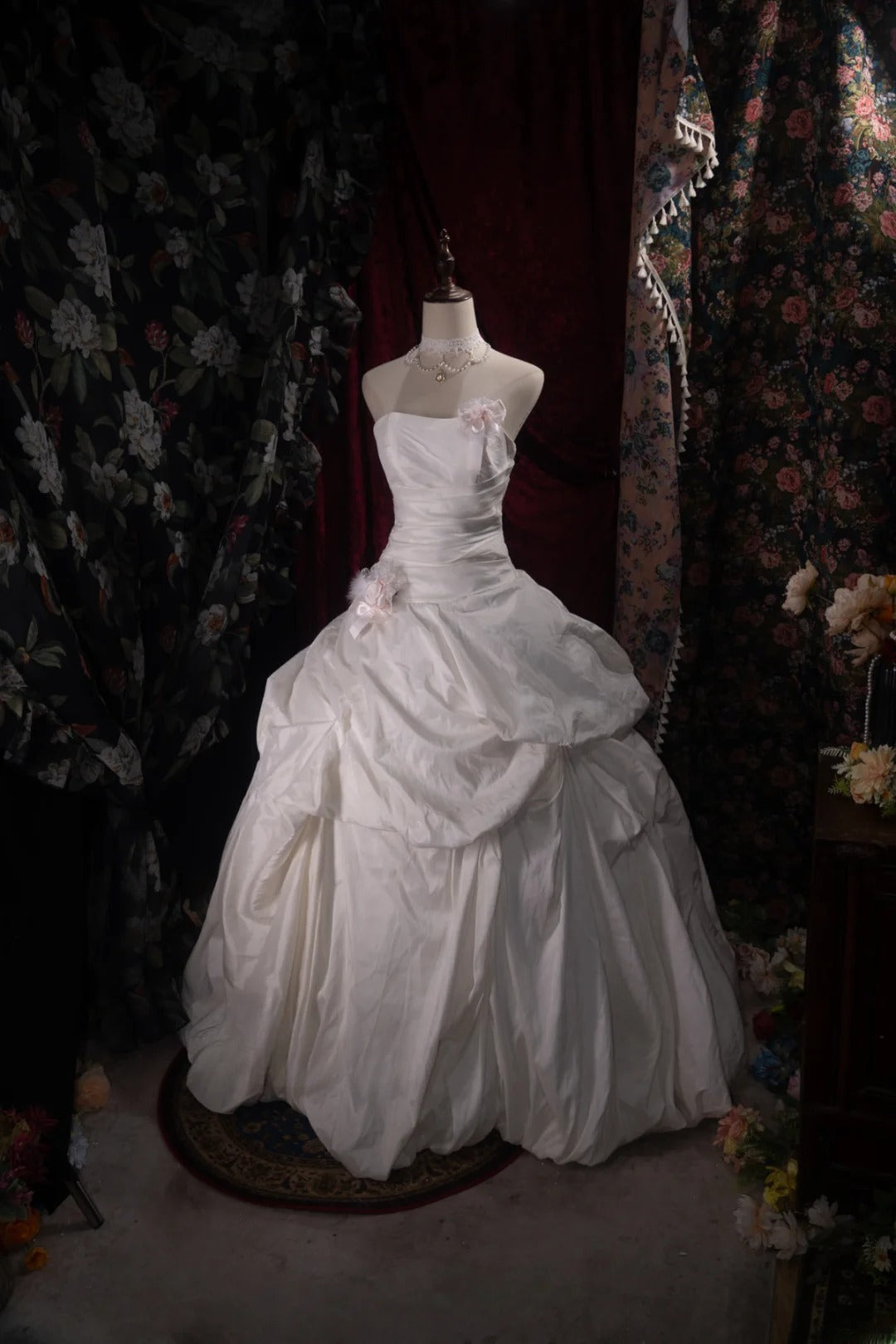 Stunning Ball Gown Strapless 2000s White With Ruffled Long Autumn Winter Bridal Dress Wedding Dresses RB8377