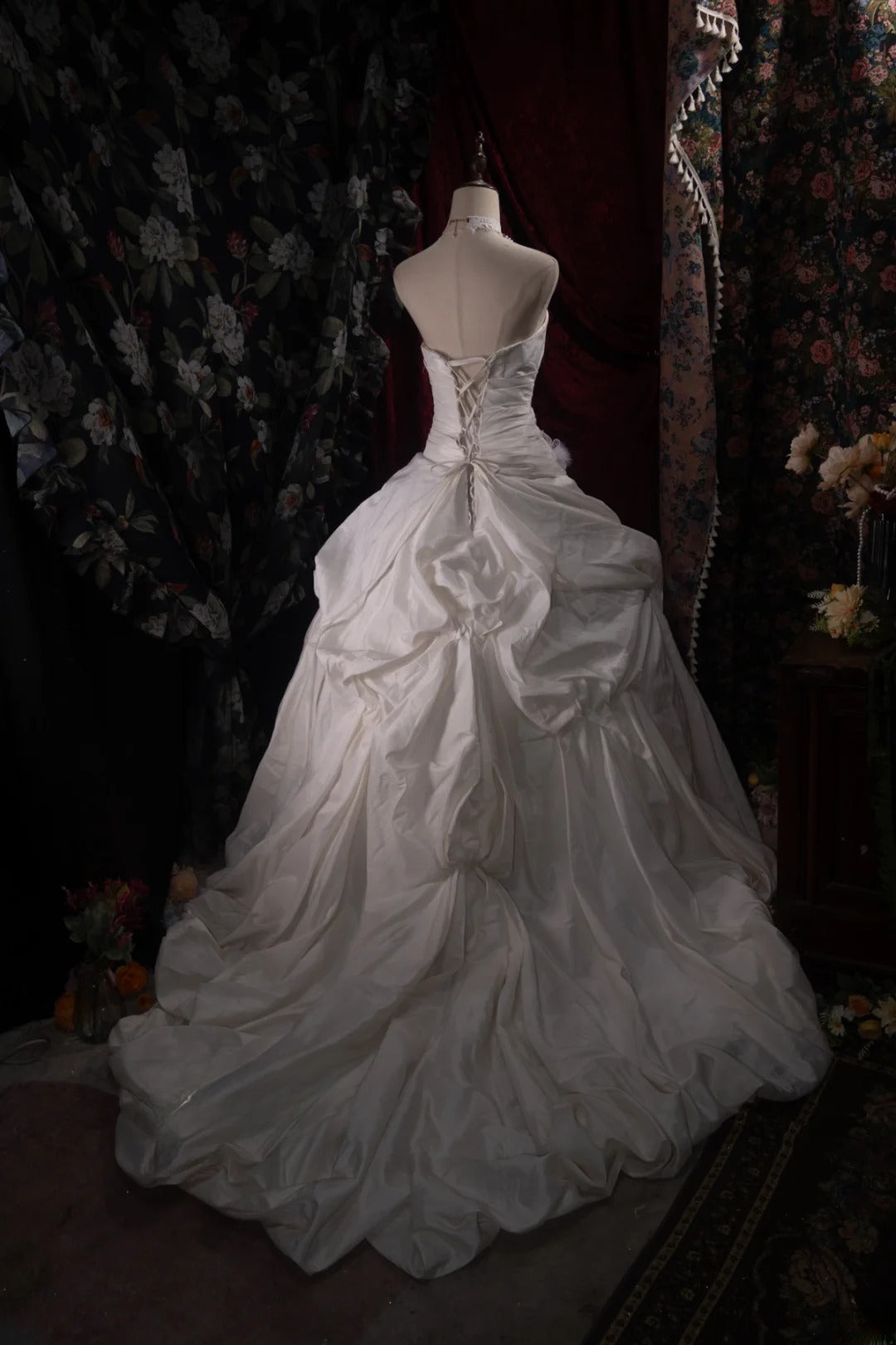 Stunning Ball Gown Strapless 2000s White With Ruffled Long Autumn Winter Bridal Dress Wedding Dresses RB8377