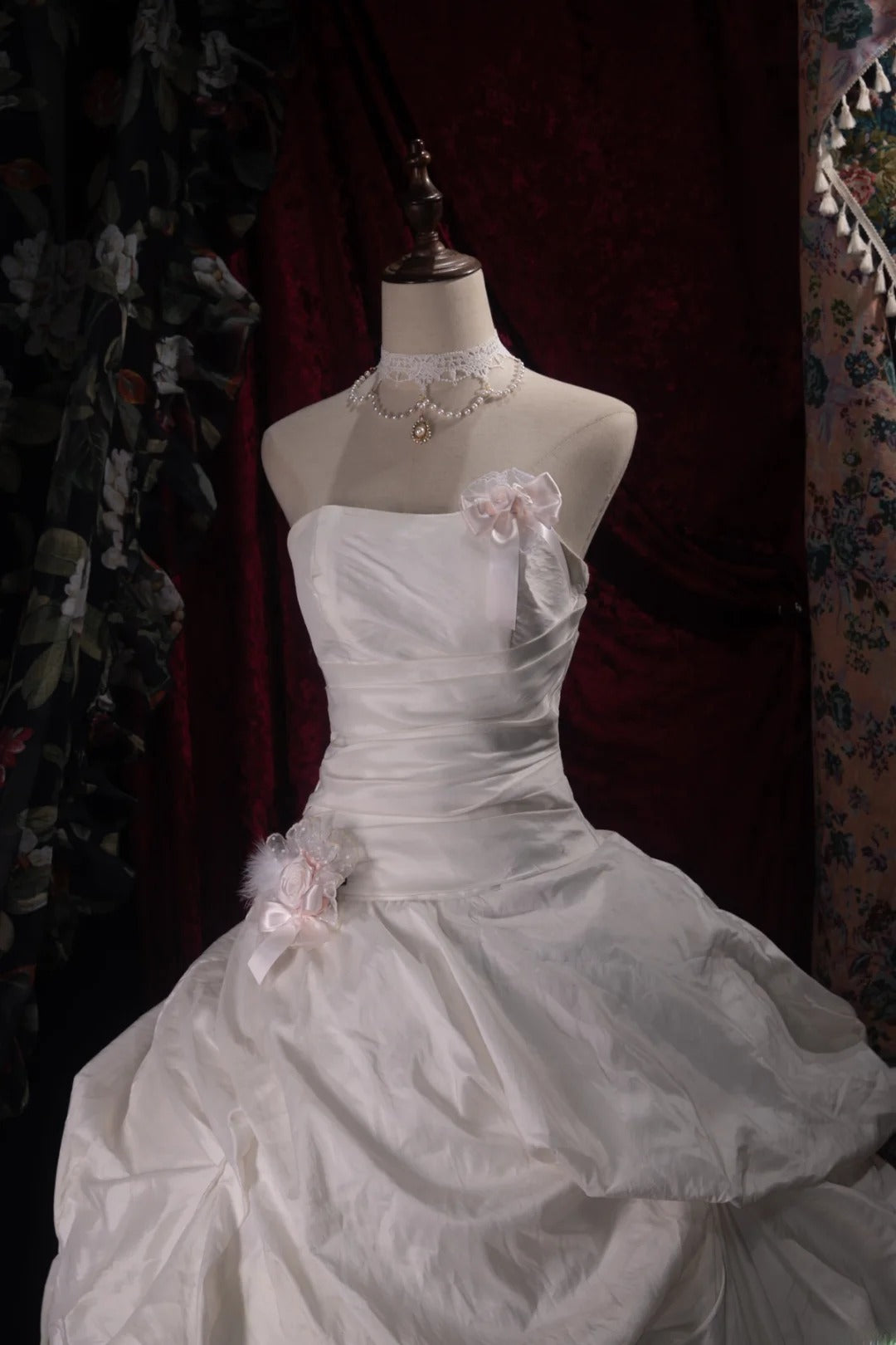 Stunning Ball Gown Strapless 2000s White With Ruffled Long Autumn Winter Bridal Dress Wedding Dresses RB8377