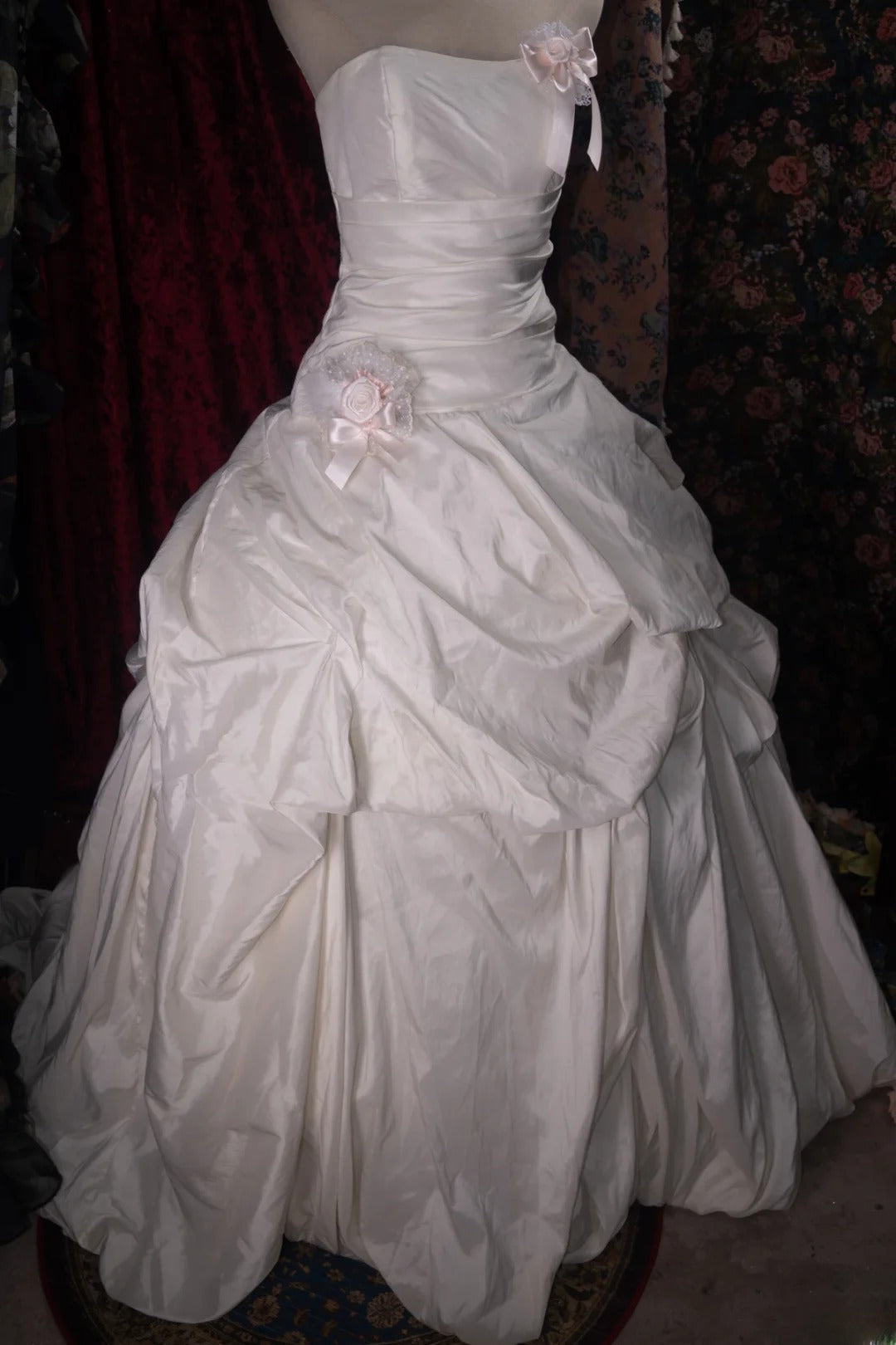 Stunning Ball Gown Strapless 2000s White With Ruffled Long Autumn Winter Bridal Dress Wedding Dresses RB8377