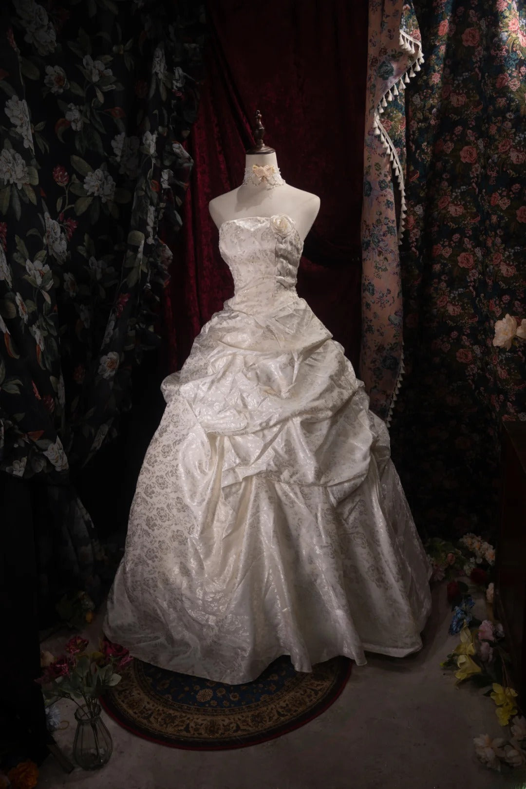 Stunning Ball Gown Strapless 2000s Floral Satin With Ruffled Long Autumn Winter Bridal Dress Wedding Dresses RB8378