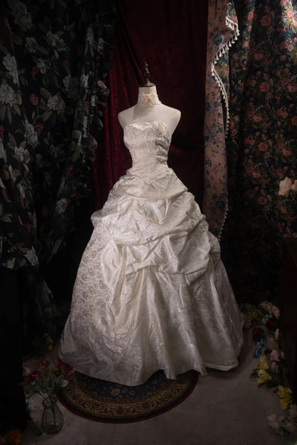 Stunning Ball Gown Strapless 2000s Floral Satin With Ruffled Long Autumn Winter Bridal Dress Wedding Dresses RB8378