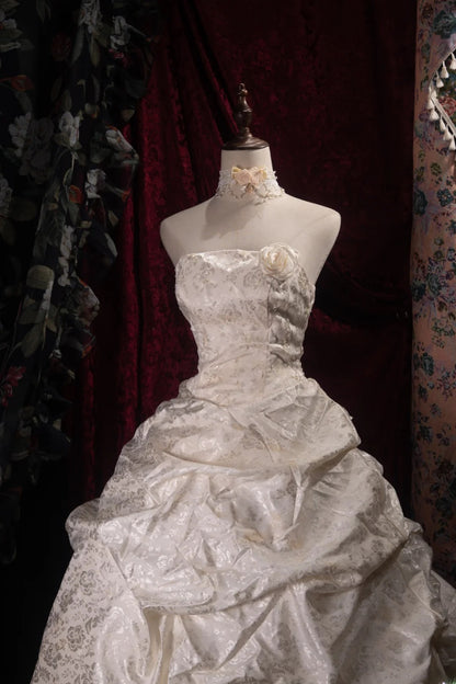 Stunning Ball Gown Strapless 2000s Floral Satin With Ruffled Long Autumn Winter Bridal Dress Wedding Dresses RB8378