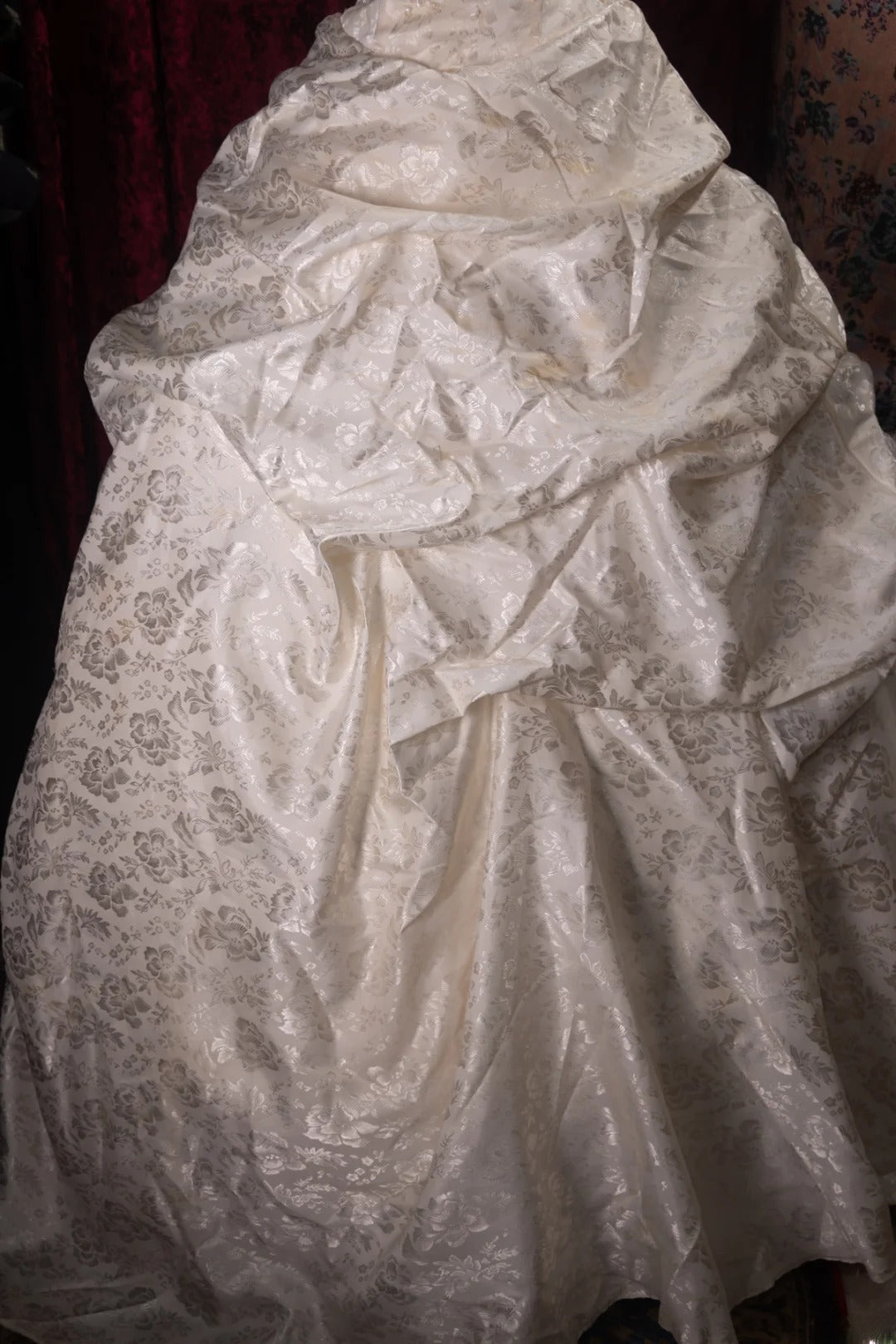 Stunning Ball Gown Strapless 2000s Floral Satin With Ruffled Long Autumn Winter Bridal Dress Wedding Dresses RB8378