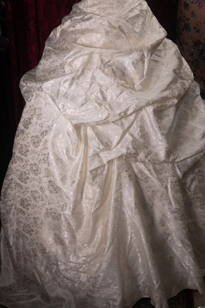 Stunning Ball Gown Strapless 2000s Floral Satin With Ruffled Long Autumn Winter Bridal Dress Wedding Dresses RB8378