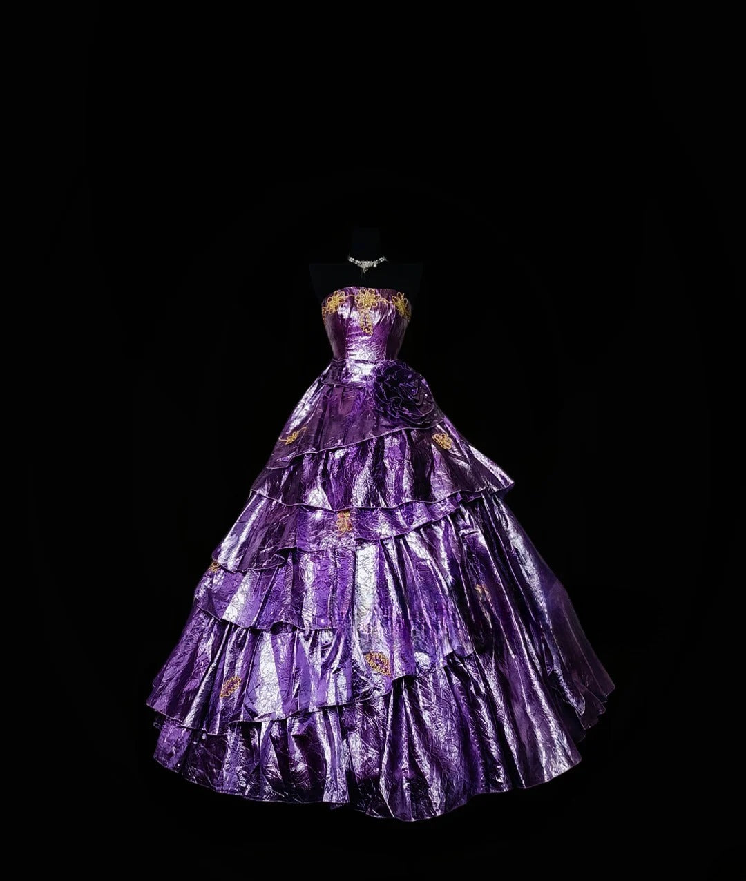 Charming Ball Gown Strapless Grape Long Quinceanera Dresses With Gold Lace For Sweet 15 15 Anos Celebration Birthday Formal Gown RB8840