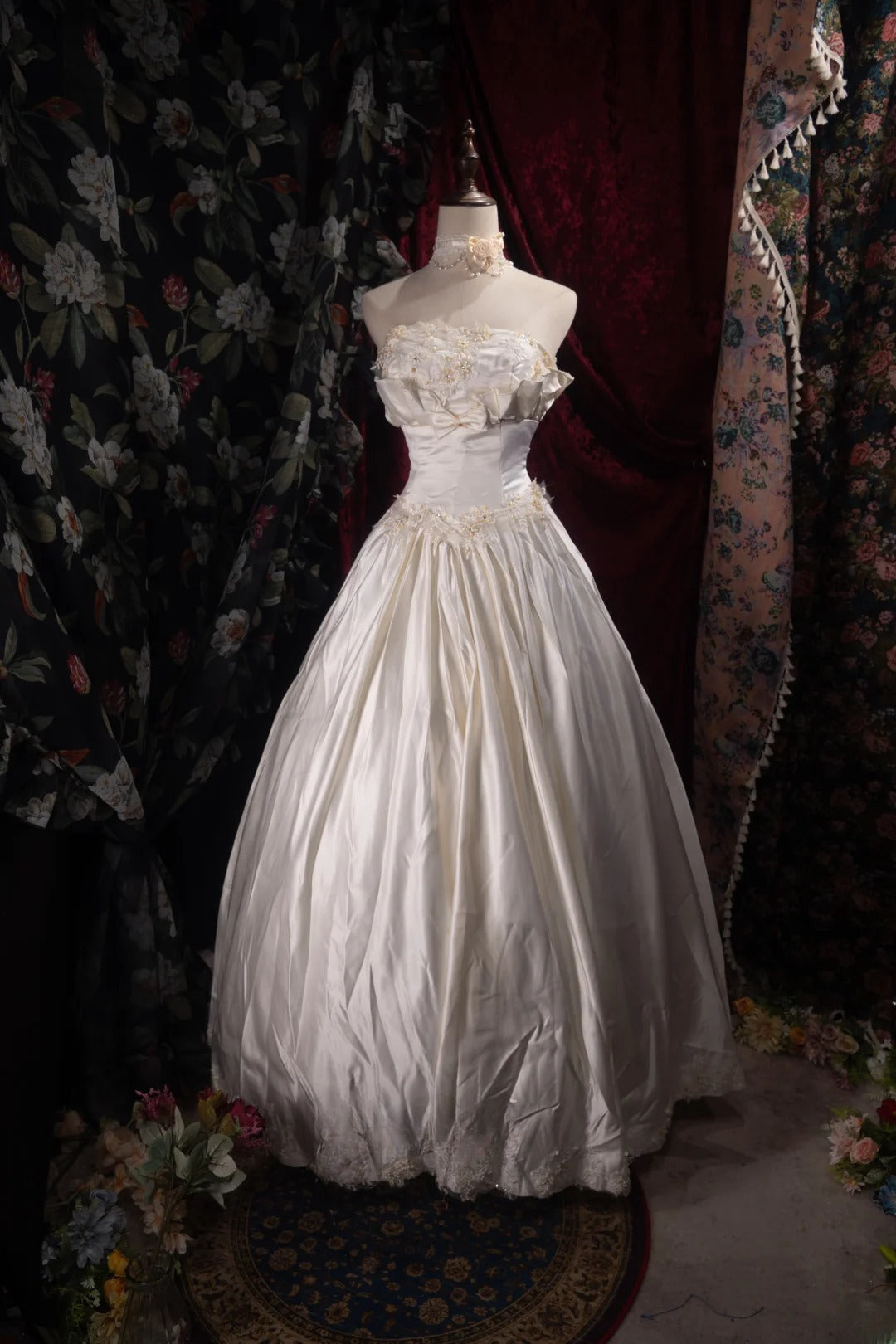 Stunning Ball Gown Strapless 2000s Ivory Satin With Ruffled Long Autumn Winter Bridal Dress Wedding Dresses RB8379