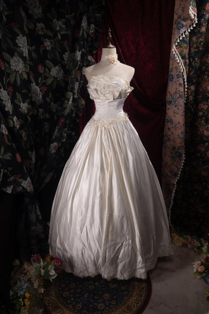 Stunning Ball Gown Strapless 2000s Ivory Satin With Ruffled Long Autumn Winter Bridal Dress Wedding Dresses RB8379