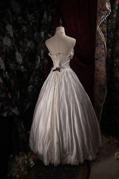 Stunning Ball Gown Strapless 2000s Ivory Satin With Ruffled Long Autumn Winter Bridal Dress Wedding Dresses RB8379