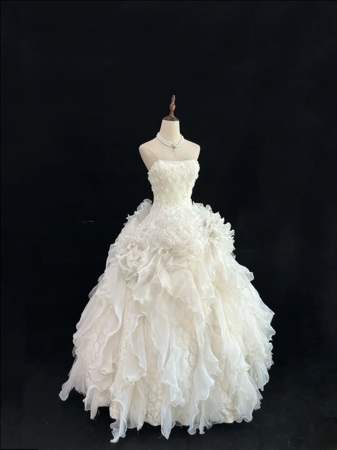 Cute Ball Gown Strapless White With Tiered Layers Long Prom Dress Tulle Sweet 16 Sweet Sixteen Outfits Vestido de 15 RB7587