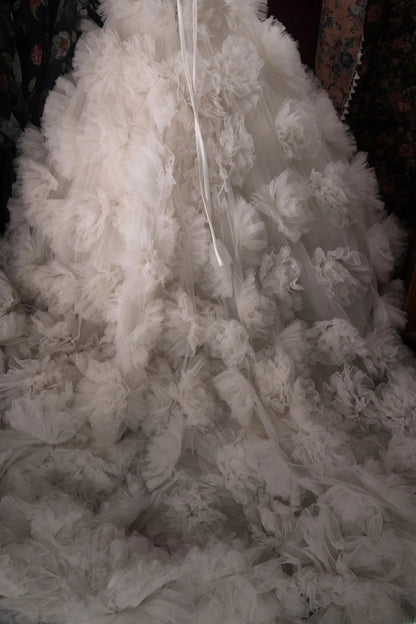 Stunning Ball Gown Sweetheart White Tulle 2000s With Flowers Long Autumn Winter Bridal Dress Wedding Dresses RB8382