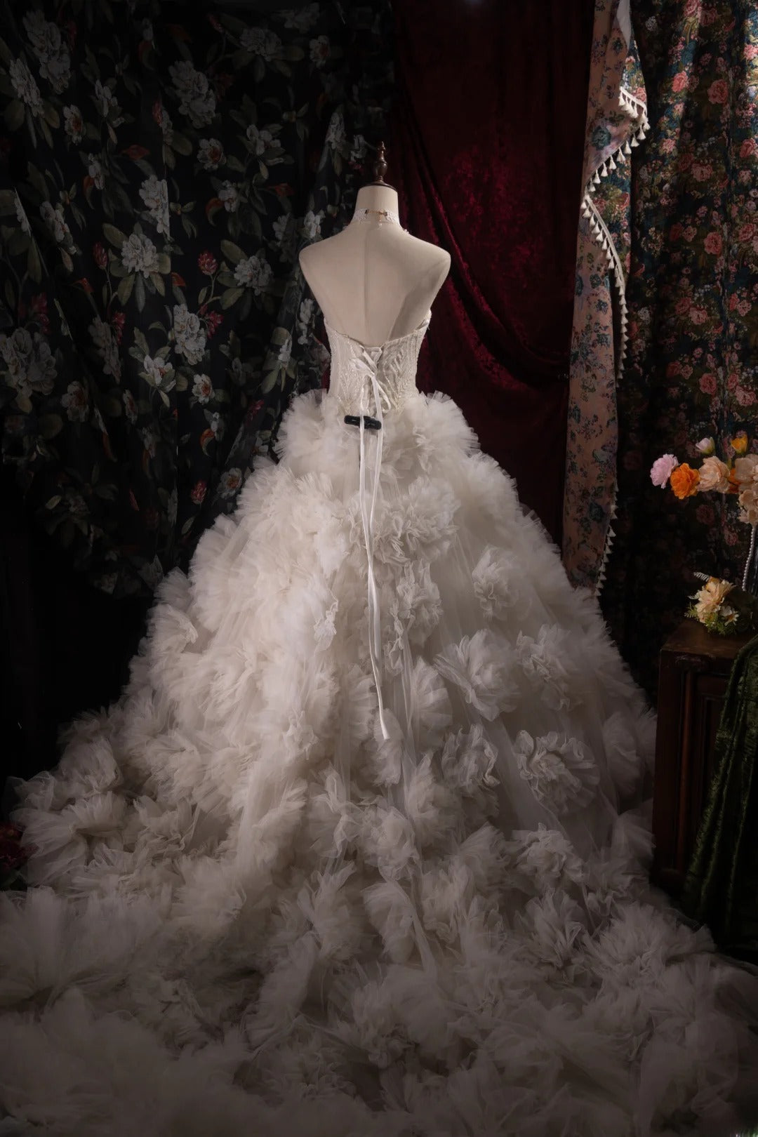 Stunning Ball Gown Sweetheart White Tulle 2000s With Flowers Long Autumn Winter Bridal Dress Wedding Dresses RB8382