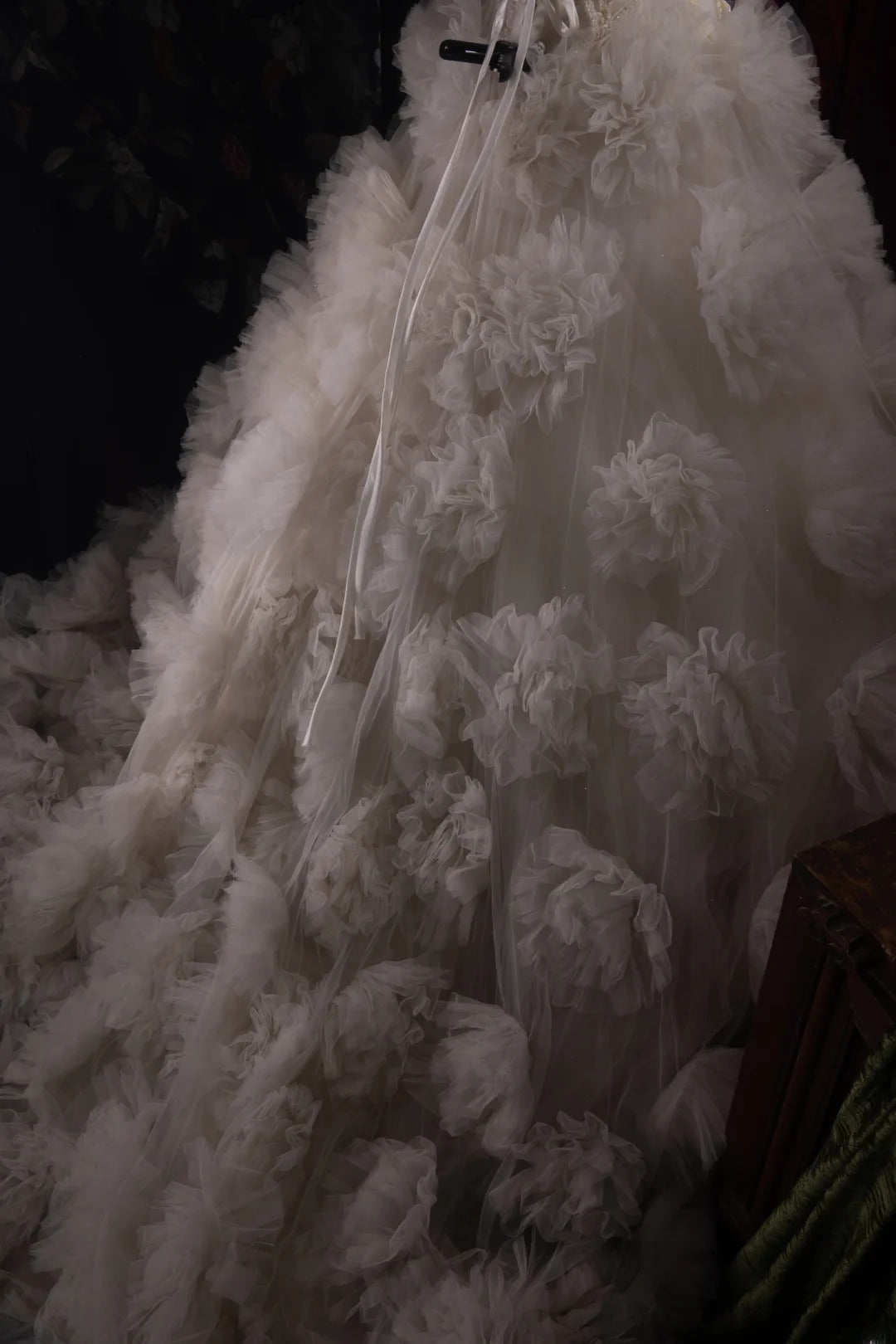 Stunning Ball Gown Sweetheart White Tulle 2000s With Flowers Long Autumn Winter Bridal Dress Wedding Dresses RB8382