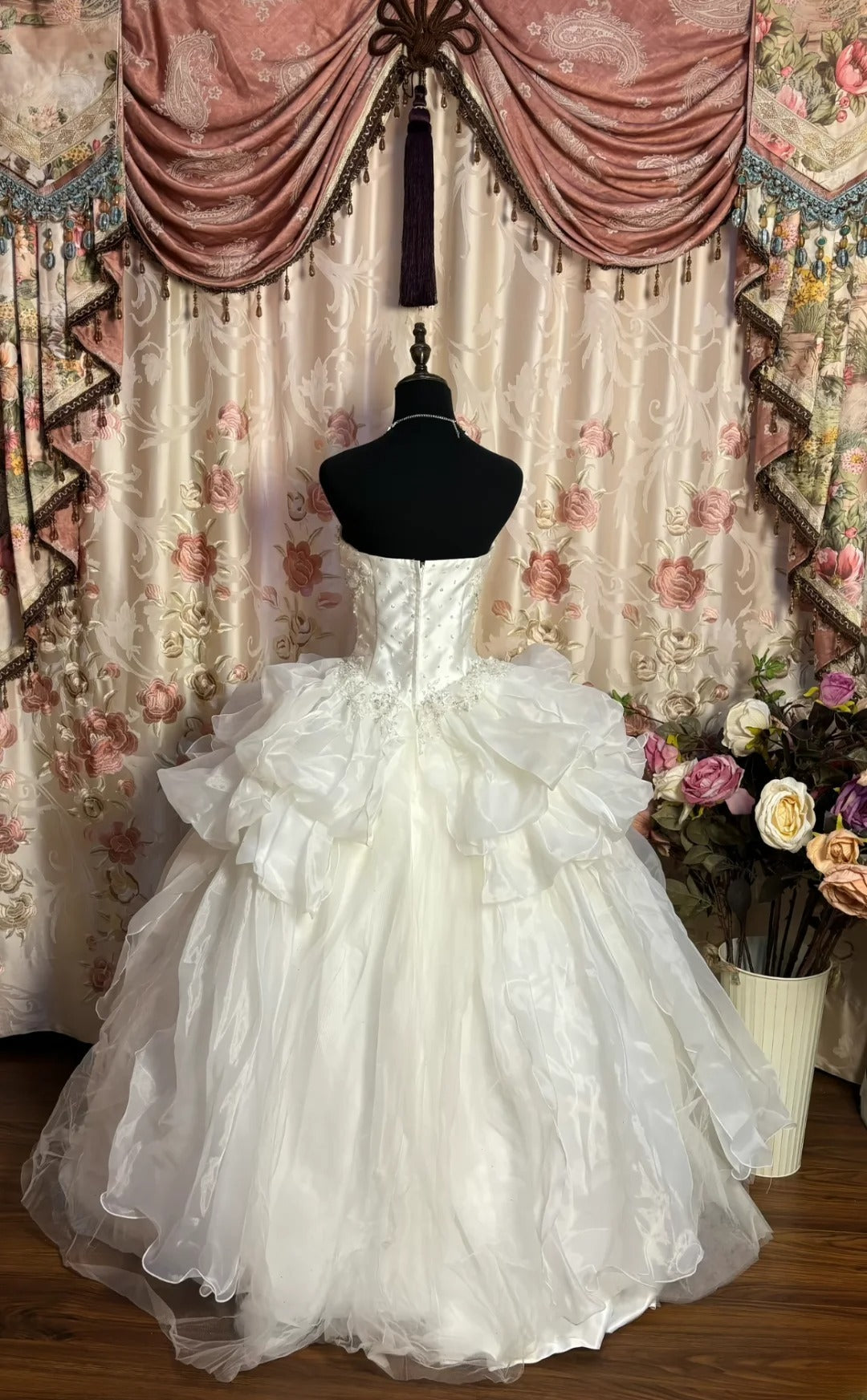 Vintage Wedding Dress Ball Gown Sweetheart Appliques White With Lace Bridal Gown for Big Day RB9974