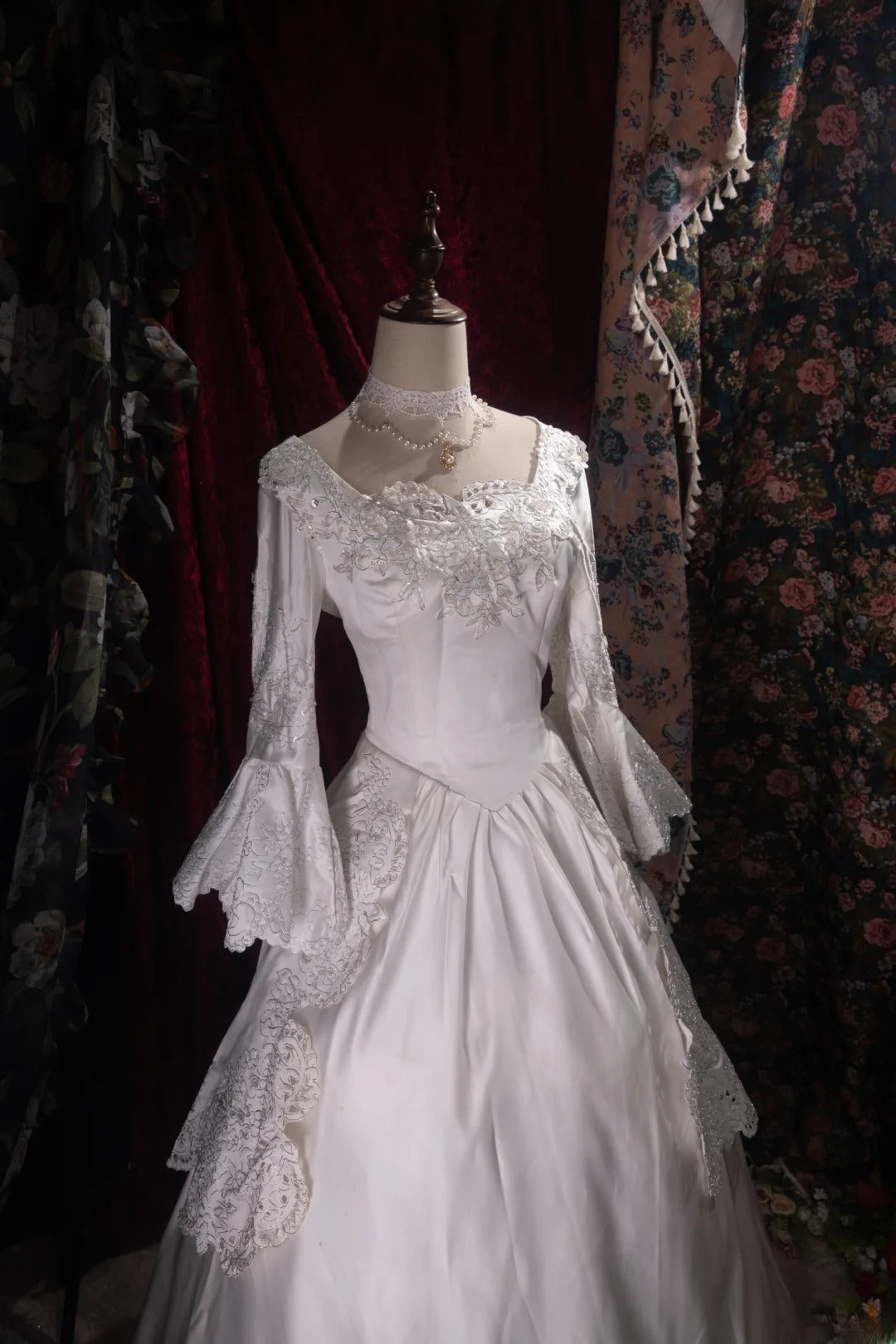 Vintage Ball Gown Square Neck Satin White 2000s With Sleeves Long Autumn Winter Bridal Dress Wedding Dresses RB8383