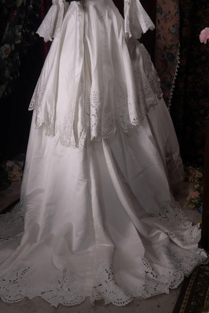 Vintage Ball Gown Square Neck Satin White 2000s With Sleeves Long Autumn Winter Bridal Dress Wedding Dresses RB8383