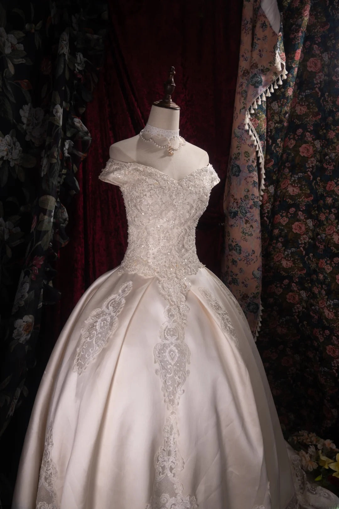 Vintage Ball Gown Off The Shoulder Satin White 2000s With Sleeves Long Autumn Winter Bridal Dress Wedding Dresses RB8385