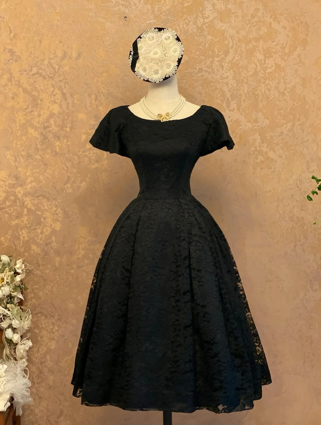 Cute Ball Gown Black Lace Bateau Mid Length Party Dresses Homecoming Cocktail Gown RB9125