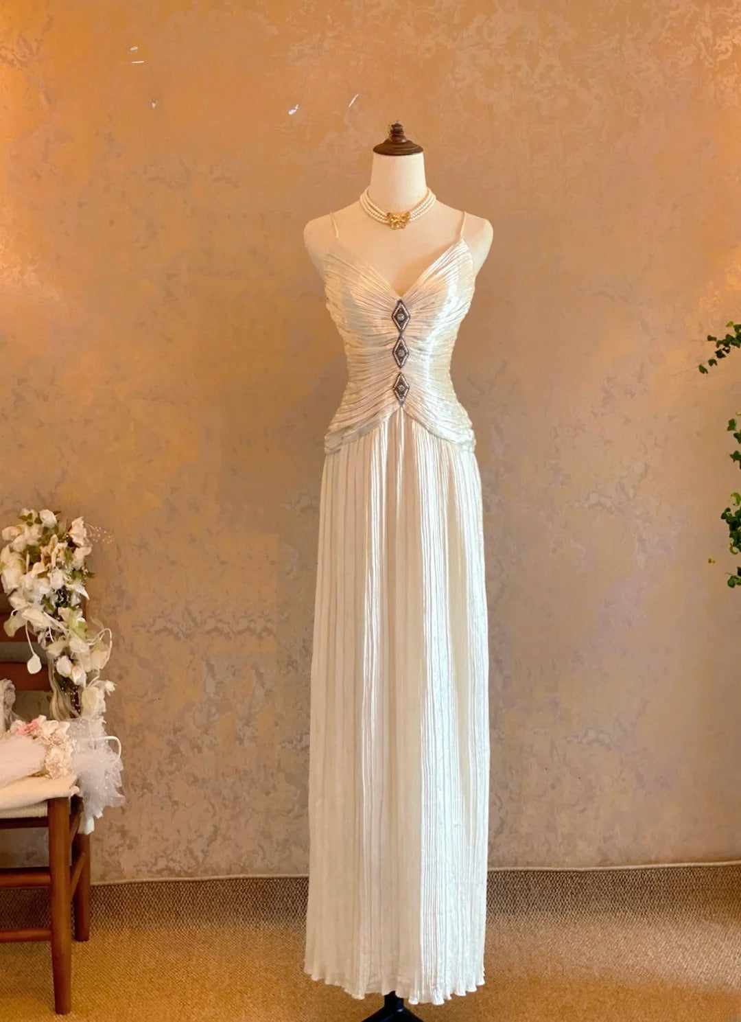 Elegant A line Spaghetti Straps White Satin Prom Dress Floor Length For Women Evening Party Gown RB9128