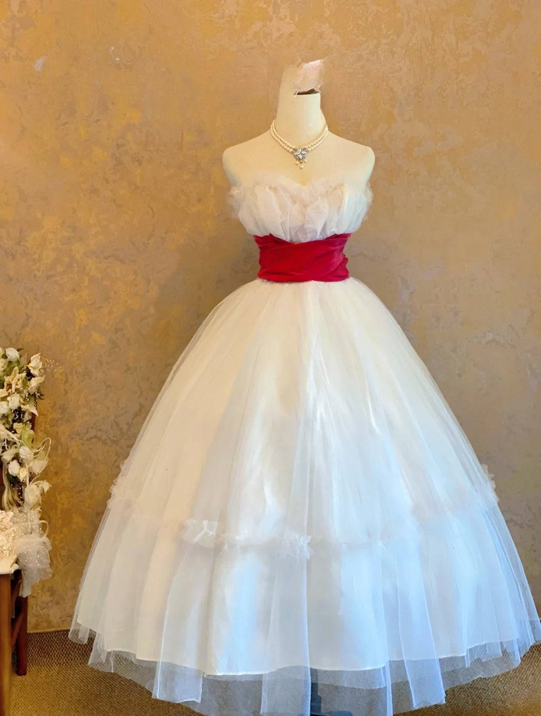 Cute Ball Gown Sweetheart White Tulle Mid Length Party Dresses Homecoming Cocktail Gown RB9129