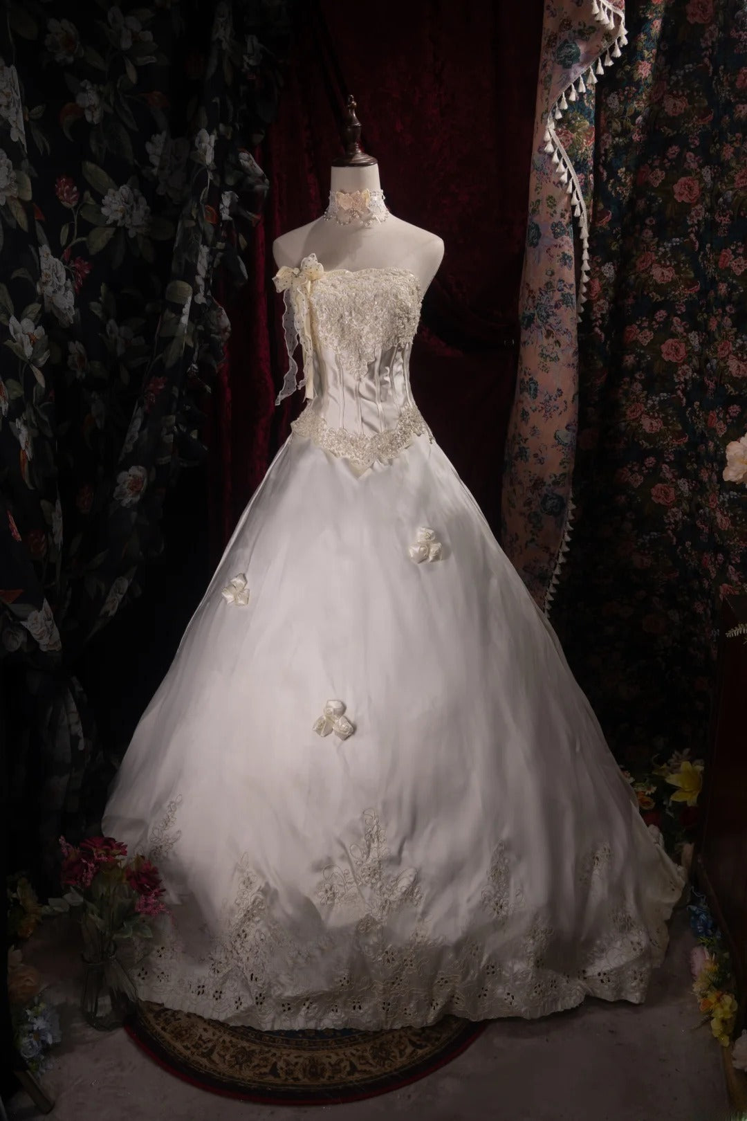 Stunning Ball Gown Strapless 2000s White With Appliqued Flowers Long Autumn Winter Bridal Dress Wedding Dresses RB8473