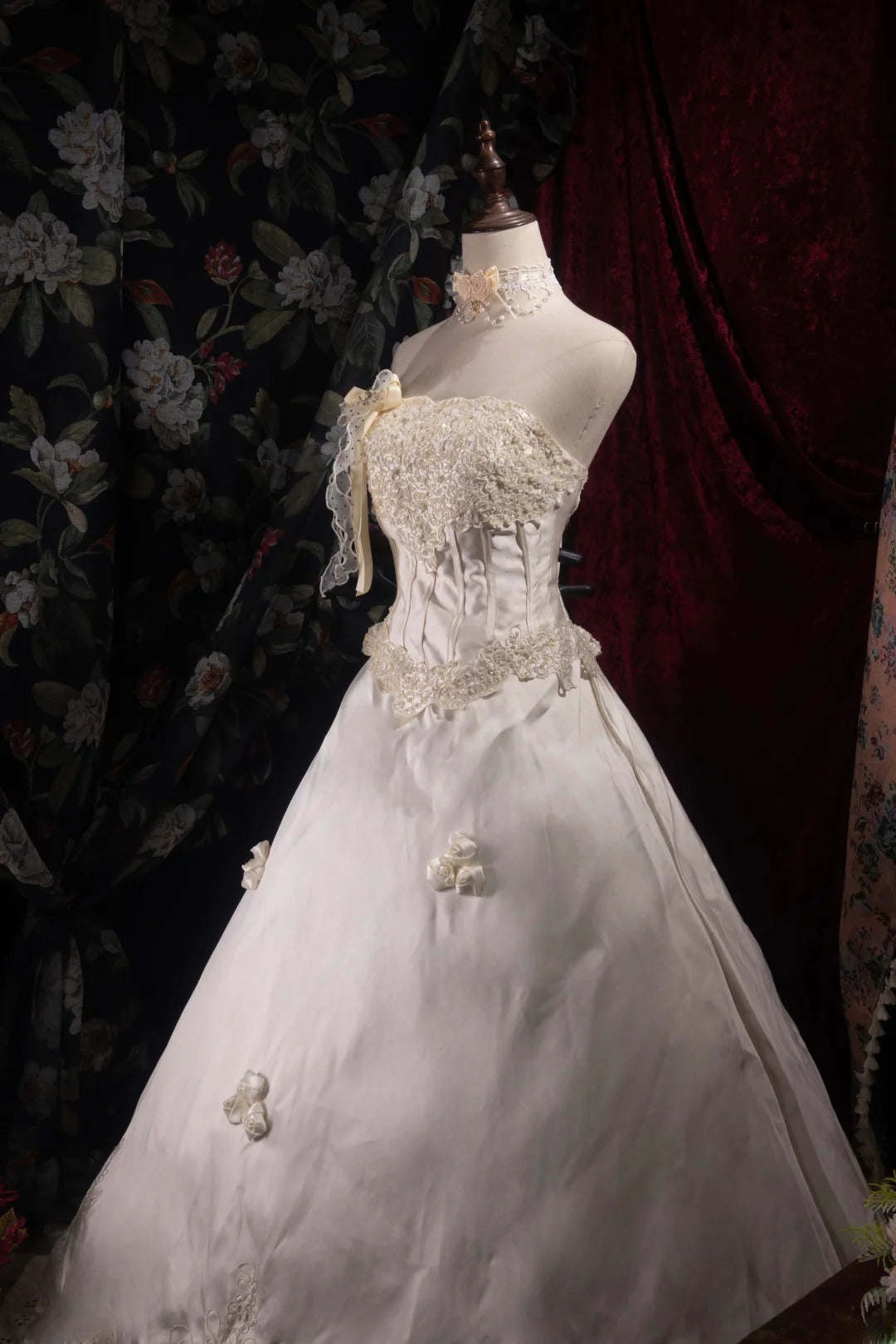 Stunning Ball Gown Strapless 2000s White With Appliqued Flowers Long Autumn Winter Bridal Dress Wedding Dresses RB8473