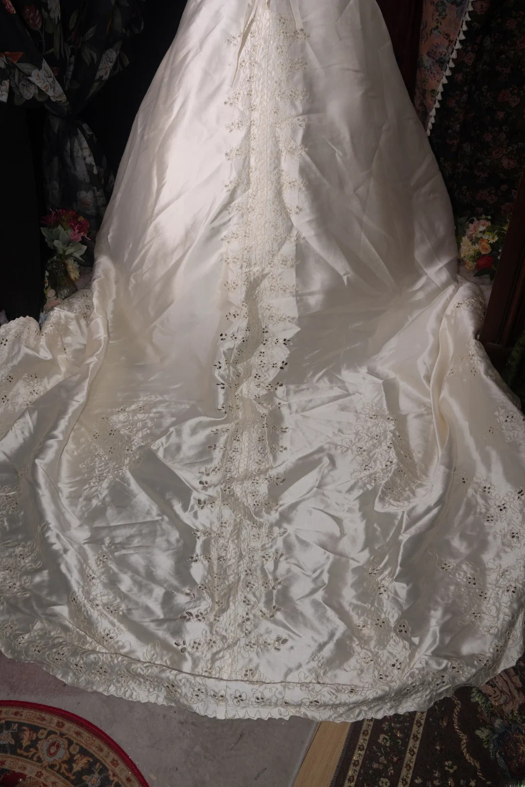 Stunning Ball Gown Strapless 2000s White With Appliqued Flowers Long Autumn Winter Bridal Dress Wedding Dresses RB8473