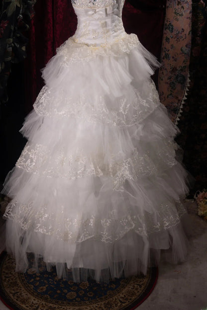 Dreamy Princess Ball Gown Formal Events Strapless White Tulle With Beaded Quince Dress Quinceanera Dresses Birthday Outfits RB8474
