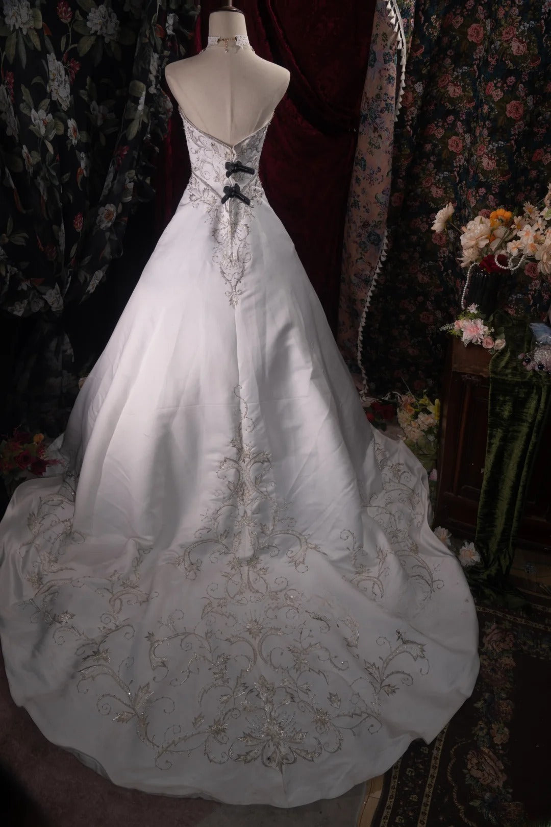 Stunning Ball Gown Strapless Embroidered 2000s White With Appliqued Fitted Back Long Autumn Winter Bridal Dress Wedding Dresses RB8478