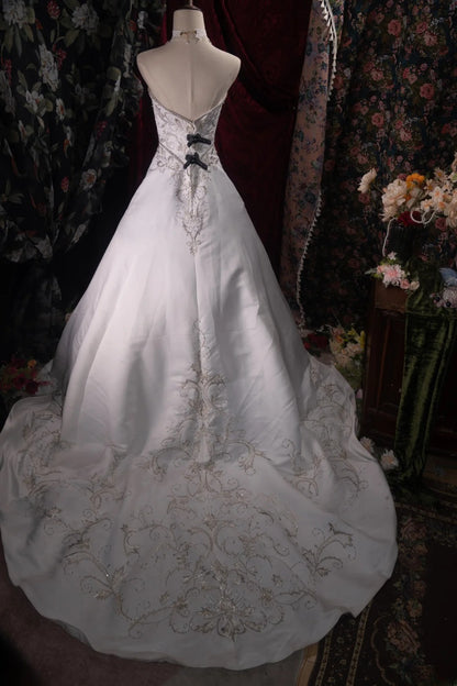 Stunning Ball Gown Strapless Embroidered 2000s White With Appliqued Fitted Back Long Autumn Winter Bridal Dress Wedding Dresses RB8478