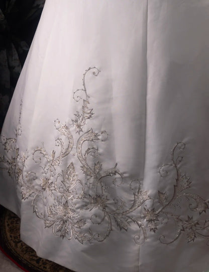 Stunning Ball Gown Strapless Embroidered 2000s White With Appliqued Fitted Back Long Autumn Winter Bridal Dress Wedding Dresses RB8478