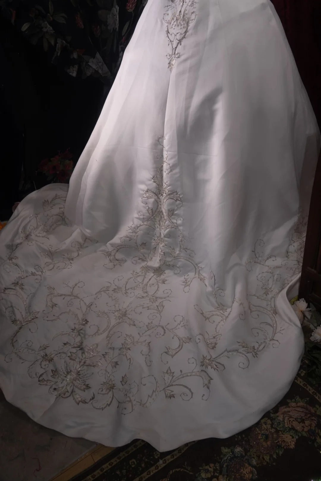 Stunning Ball Gown Strapless Embroidered 2000s White With Appliqued Fitted Back Long Autumn Winter Bridal Dress Wedding Dresses RB8478