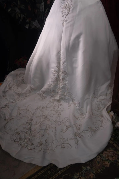 Stunning Ball Gown Strapless Embroidered 2000s White With Appliqued Fitted Back Long Autumn Winter Bridal Dress Wedding Dresses RB8478