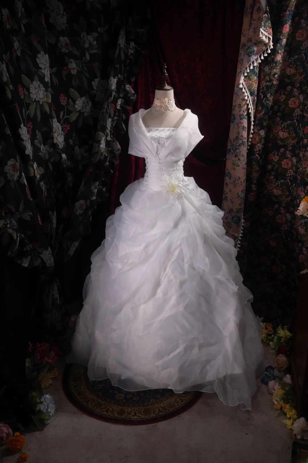 Stunning Ball Gown Strapless Beaded 2000s White With Cape Button Fitted Long Autumn Winter Bridal Dress Wedding Dresses RB8484