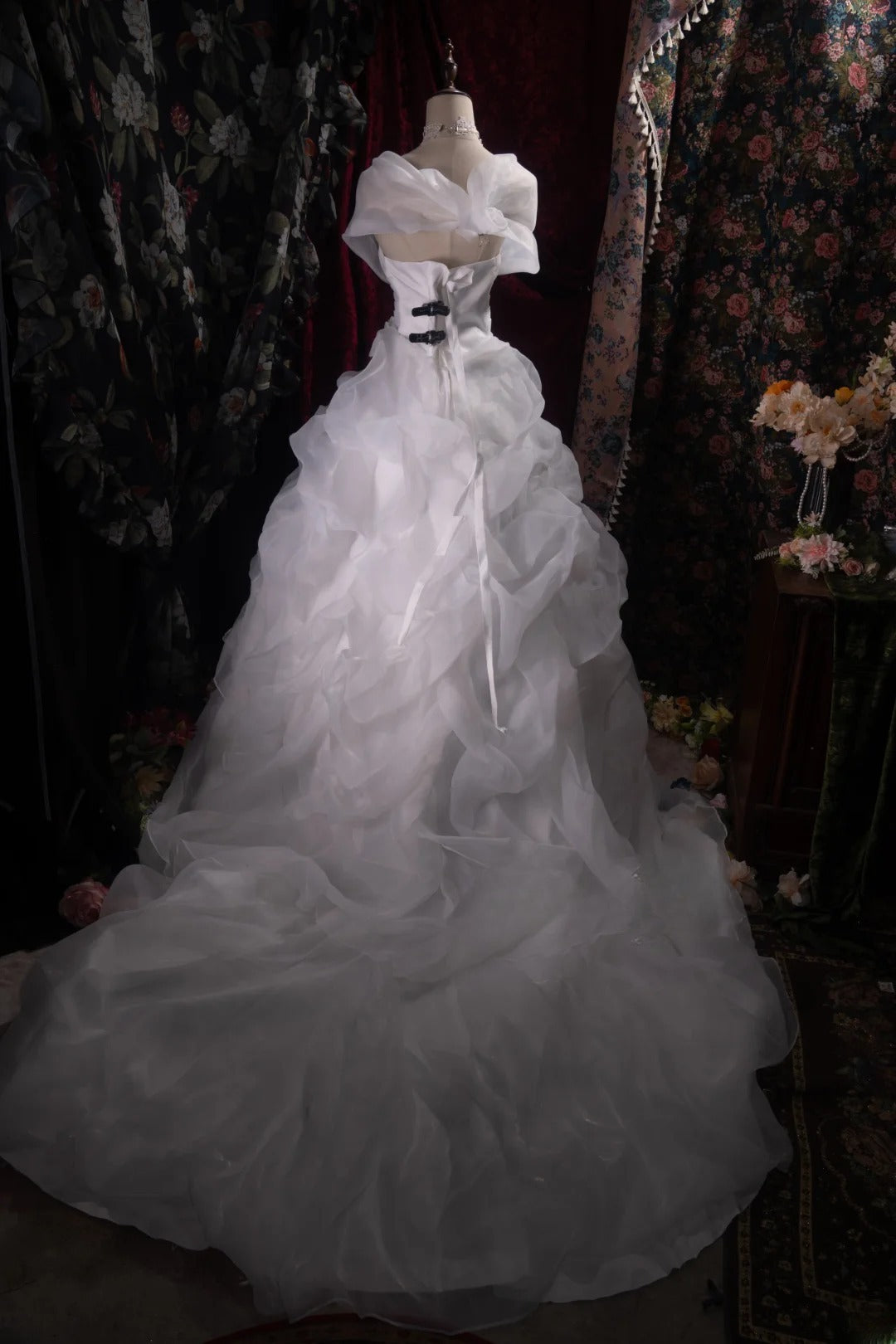 Stunning Ball Gown Strapless Beaded 2000s White With Cape Button Fitted Long Autumn Winter Bridal Dress Wedding Dresses RB8484