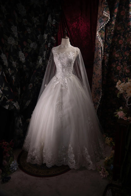 Beautiful Ball Gown Scoop Neck White Tulle 2000s With Cape Lace Fitted Long Autumn Winter Bridal Dress Wedding Dresses RB8487