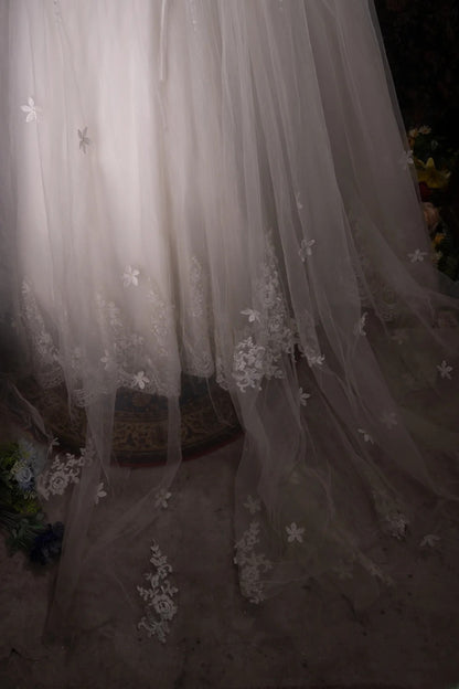 Beautiful Ball Gown Scoop Neck White Tulle 2000s With Cape Lace Fitted Long Autumn Winter Bridal Dress Wedding Dresses RB8487
