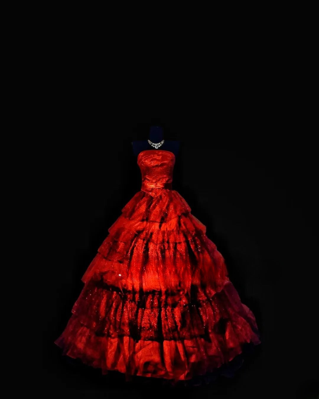 Ball Gown Strapless Red Long Quinceanera Dresses With Tiered For Sweet 15 15 Anos Celebration Birthday Formal Gown RB8864
