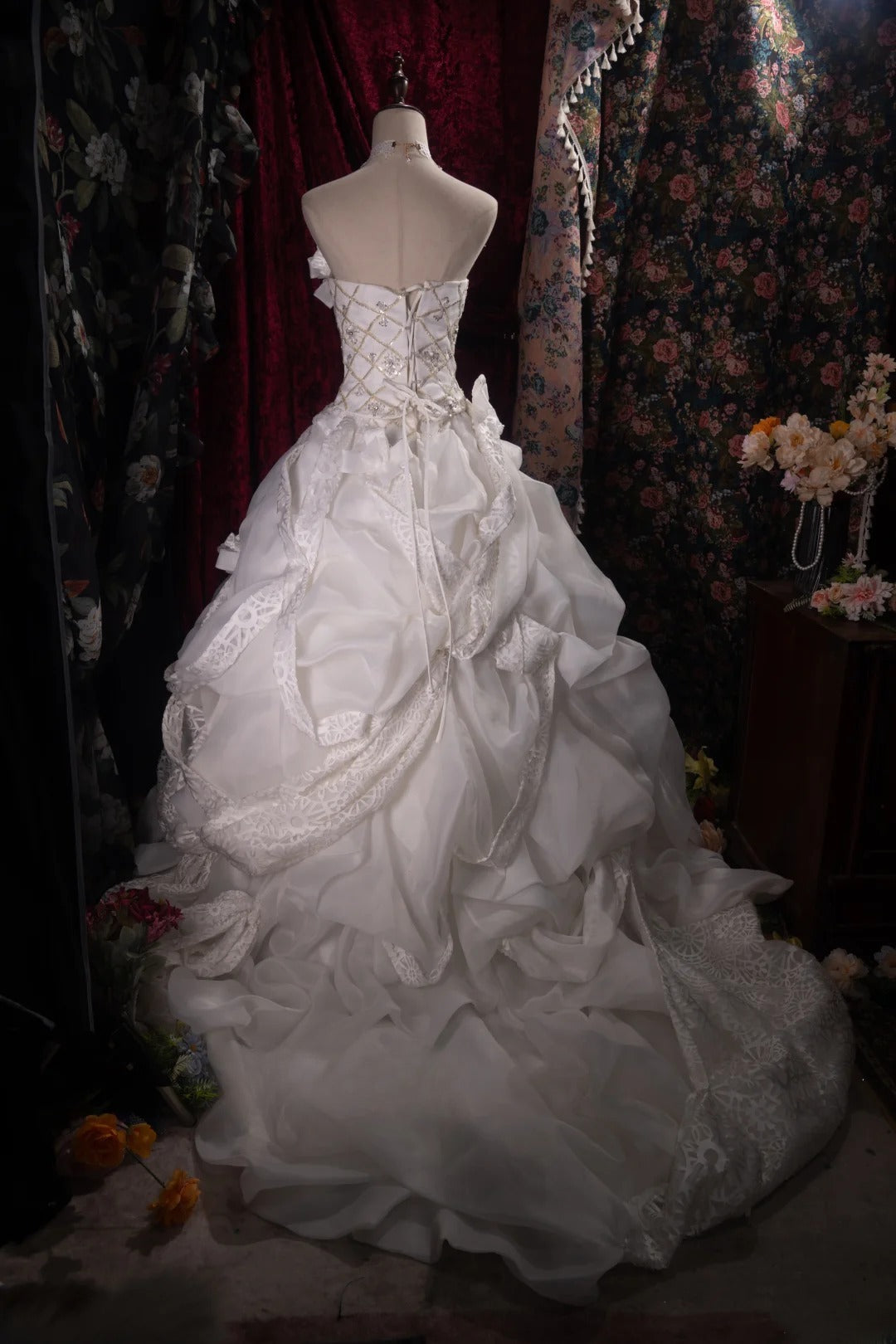 Beautiful Ball Gown Strapless White Lace 2000s With Corset Fitted Long Autumn Winter Bridal Dress Wedding Dresses RB8489