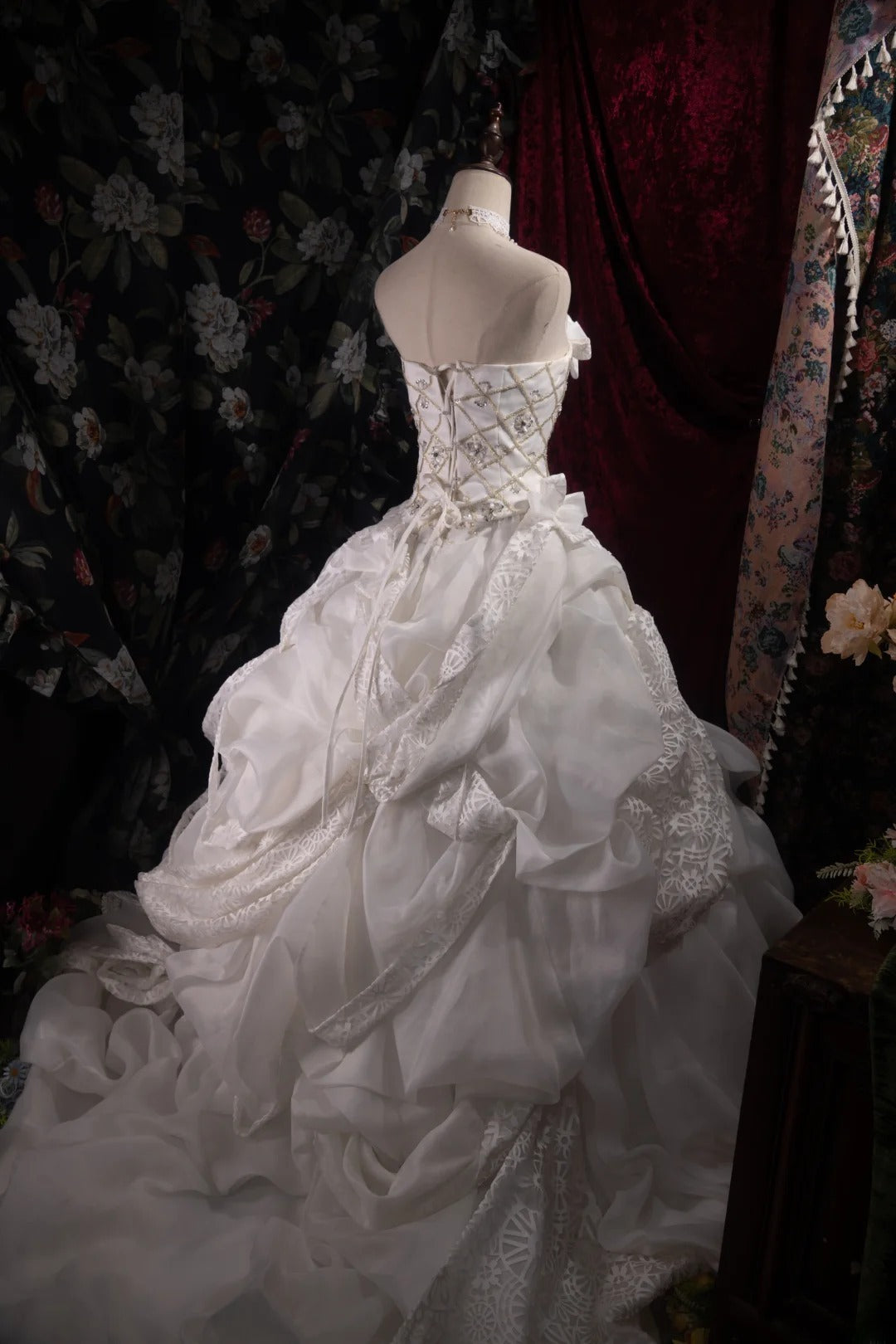 Beautiful Ball Gown Strapless White Lace 2000s With Corset Fitted Long Autumn Winter Bridal Dress Wedding Dresses RB8489