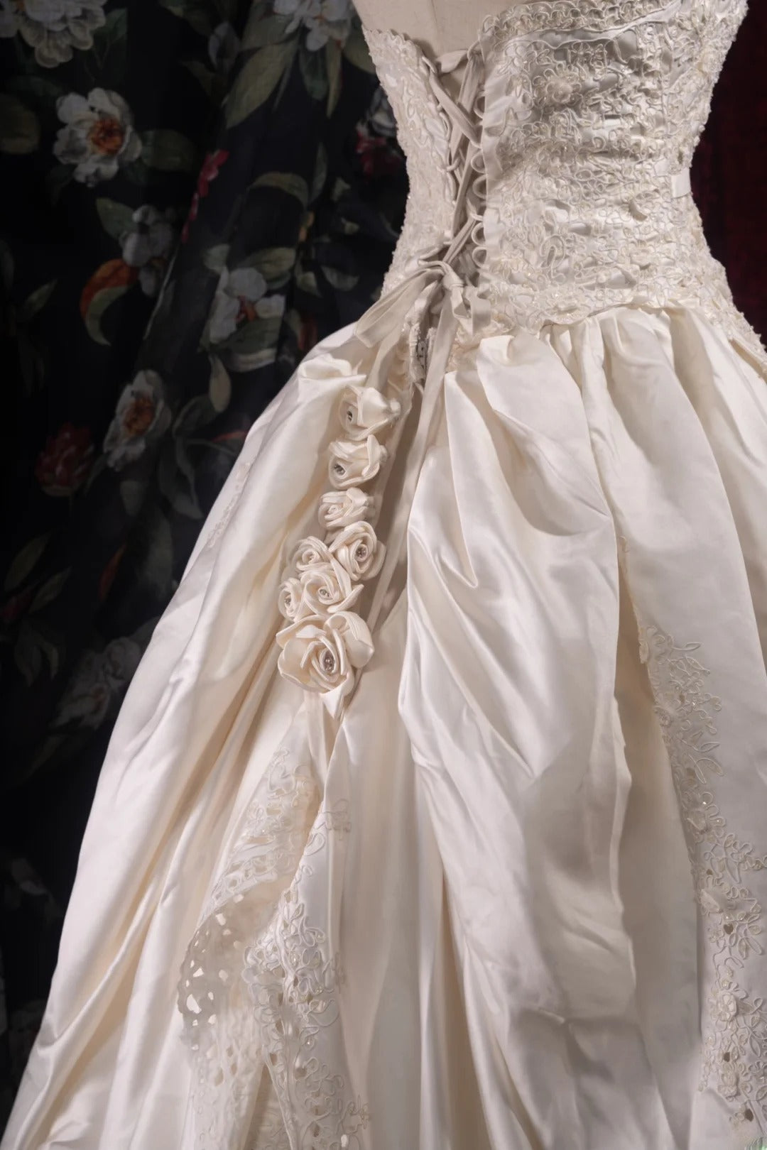 Beautiful Ball Gown Strapless White Lace 2000s With Appliqued Long Autumn Winter Bridal Dress Wedding Dresses RB8495