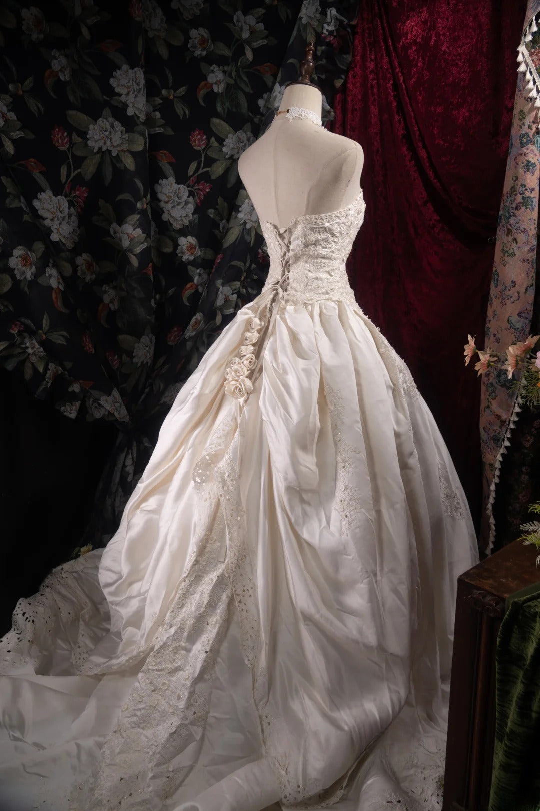 Beautiful Ball Gown Strapless White Lace 2000s With Appliqued Long Autumn Winter Bridal Dress Wedding Dresses RB8495