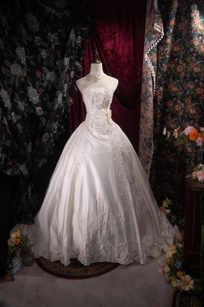 Beautiful Ball Gown Strapless White Lace 2000s With Appliqued Long Autumn Winter Bridal Dress Wedding Dresses RB8495