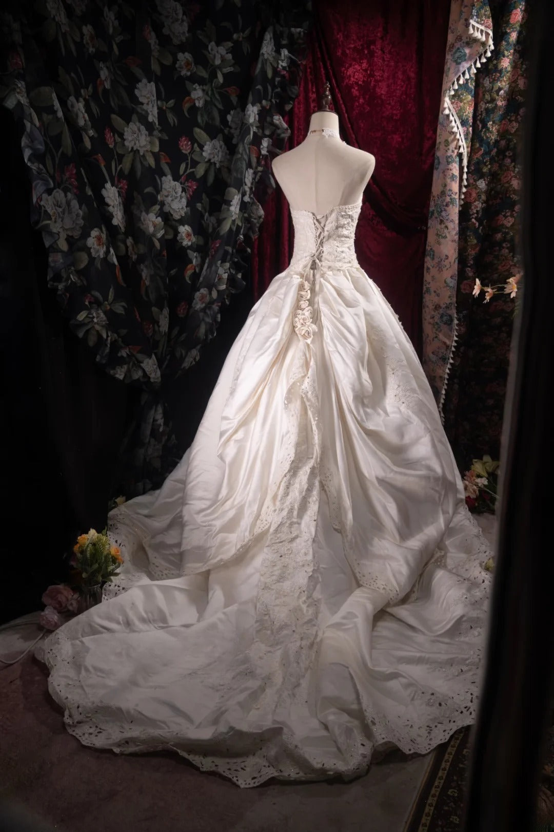Beautiful Ball Gown Strapless White Lace 2000s With Appliqued Long Autumn Winter Bridal Dress Wedding Dresses RB8495