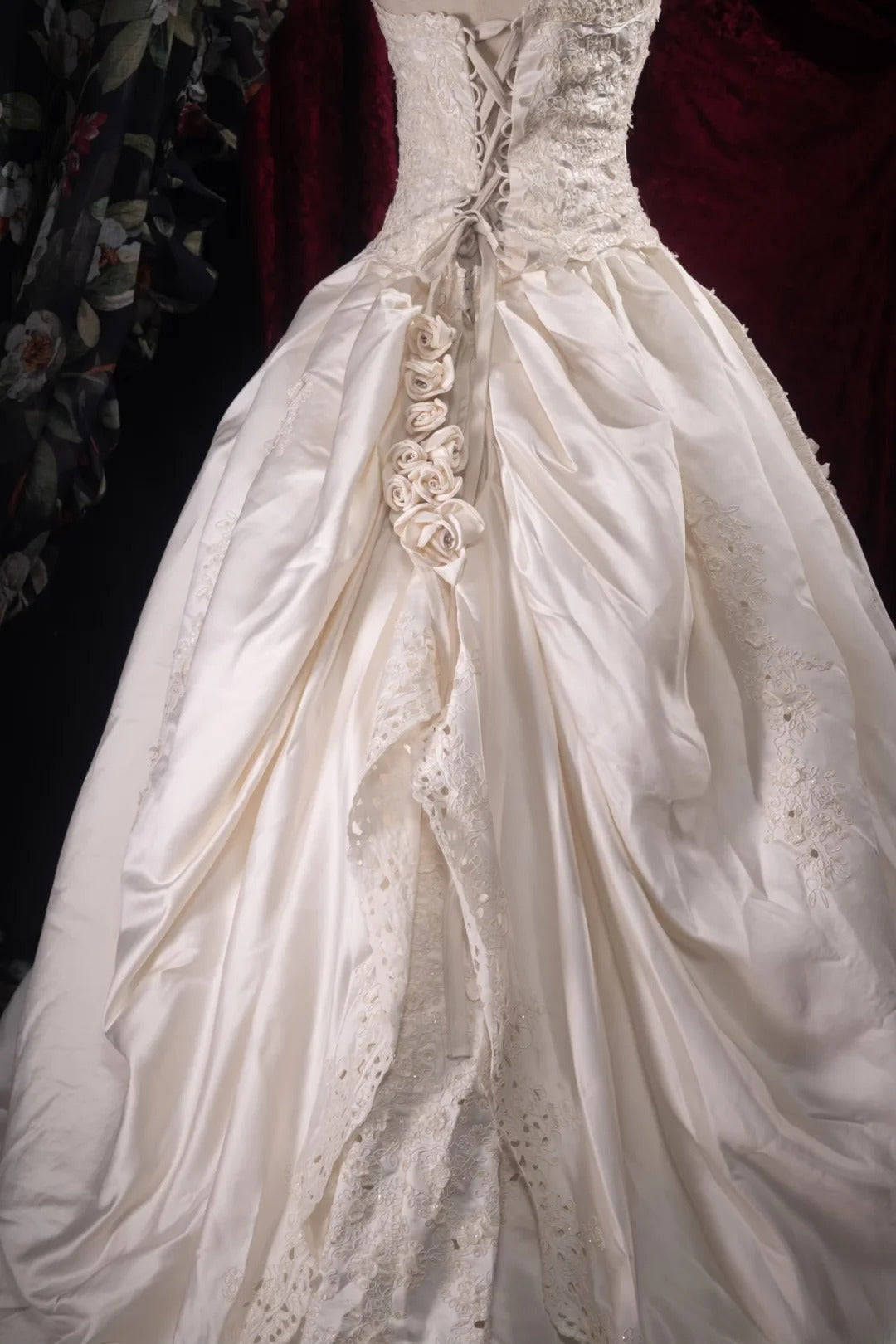 Beautiful Ball Gown Strapless White Lace 2000s With Appliqued Long Autumn Winter Bridal Dress Wedding Dresses RB8495