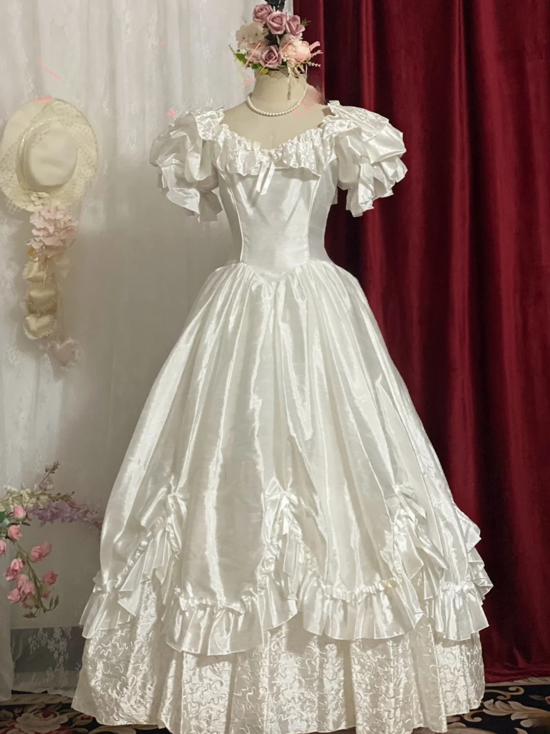 Elegant Floor Length Wedding Dress Classic White Ball Gown V Neck With Sleeves Bridal Gown for Big Day RB9147