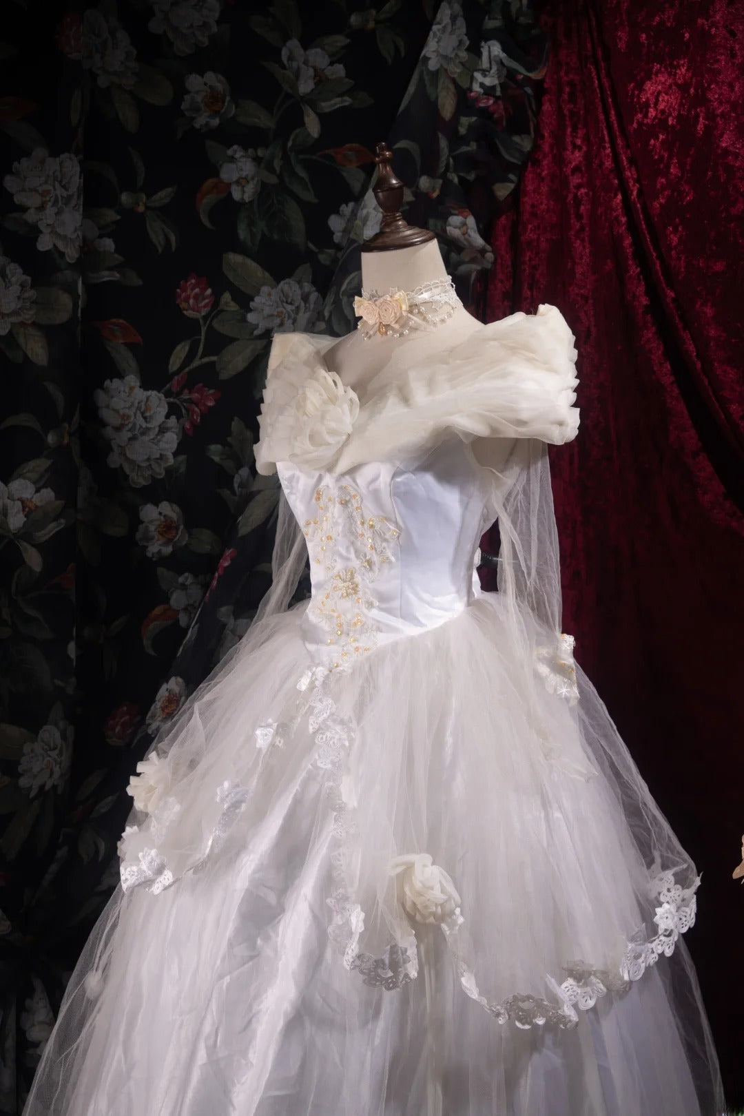 Pretty Ball Gown V Neck White Satin 2000s With Pleated Long Autumn Winter Bridal Dress Wedding Dresses RB8500