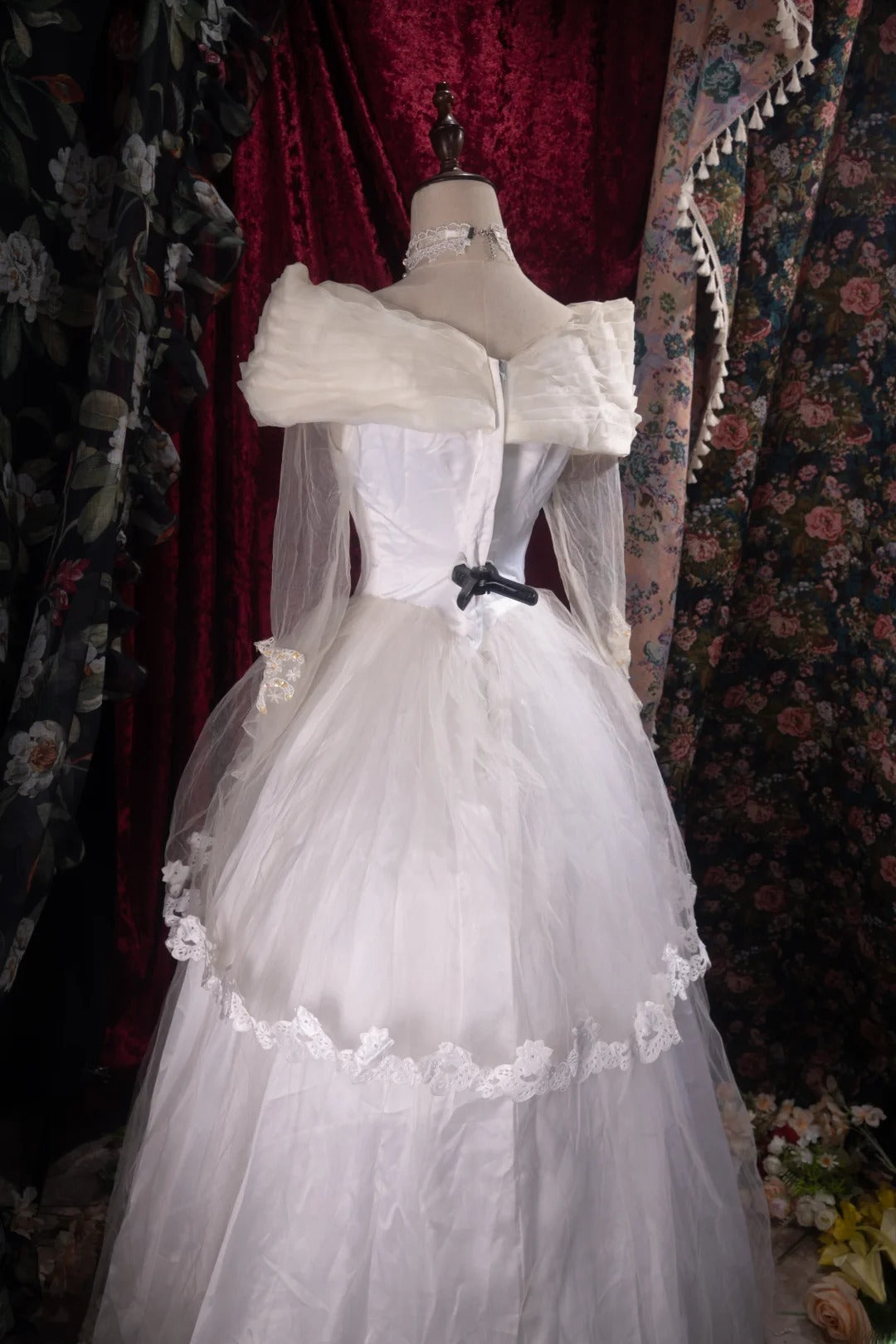Pretty Ball Gown V Neck White Satin 2000s With Pleated Long Autumn Winter Bridal Dress Wedding Dresses RB8500