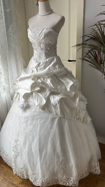 Sweet 15 Quinceanera Dress Ball Gown Strapless White Tulle With Tiered Long 15th Birthday Outfits RC0583